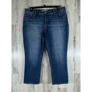 BKE Capri Jeans Size 36 (37x25) Gabby Curvy Fit High Rise Medium Wash  Fading